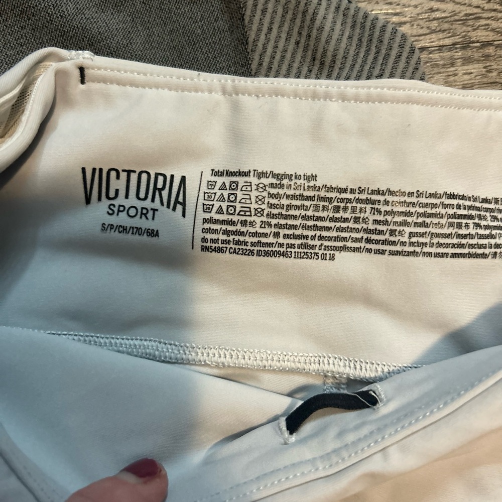 VICTORIA SECRET SPORT OUTFIT 🌸 - Picture 6 of 6